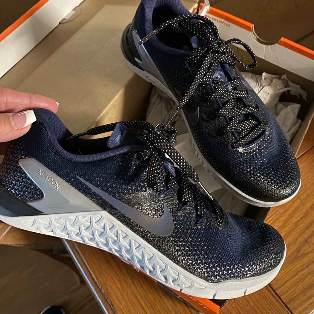 Women’s Nike Metcon 4- metallic bl.  sz 8 1/2 brand new -worn once, N/S home